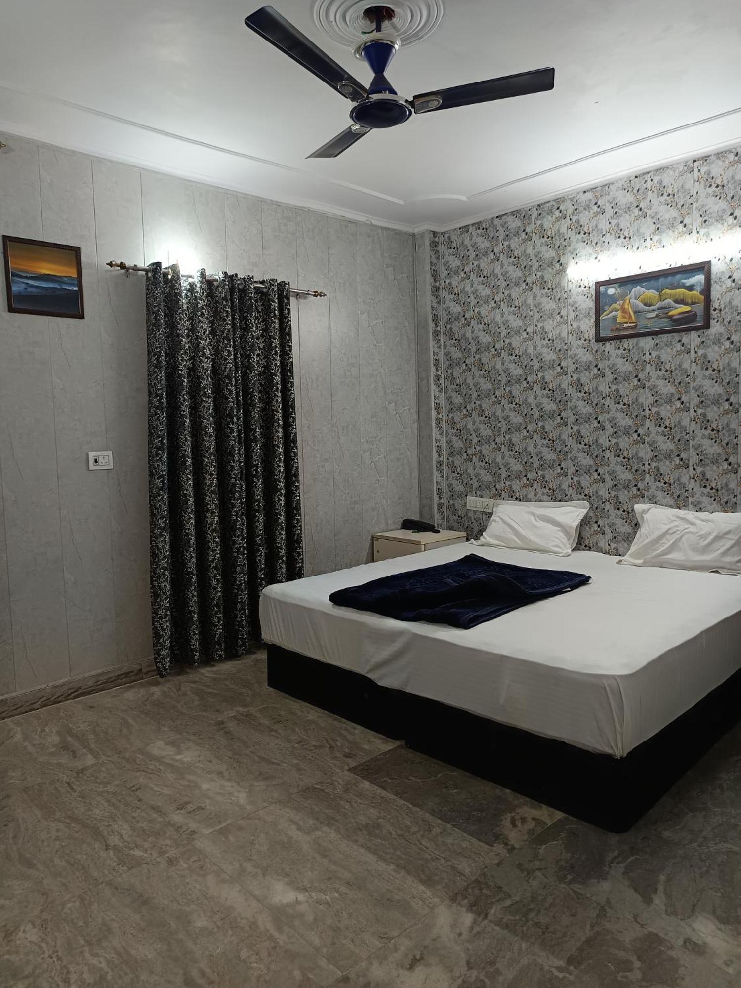 Hotel Haveli Heritage --1 Min Walk In Nizamuddin Railway Station 2*