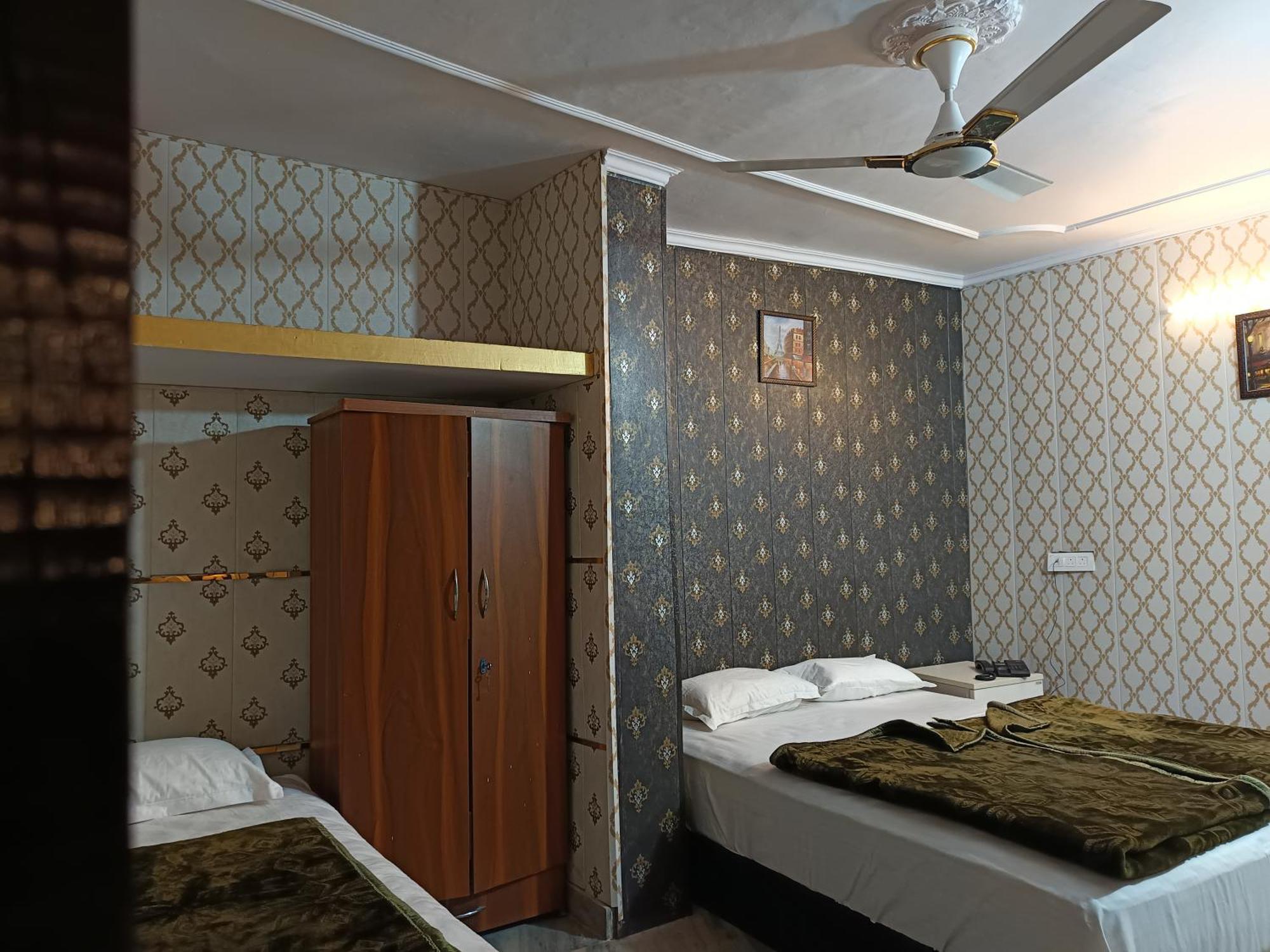 Haveli Heritage --1 Min Walk In Nizamuddin Railway Station