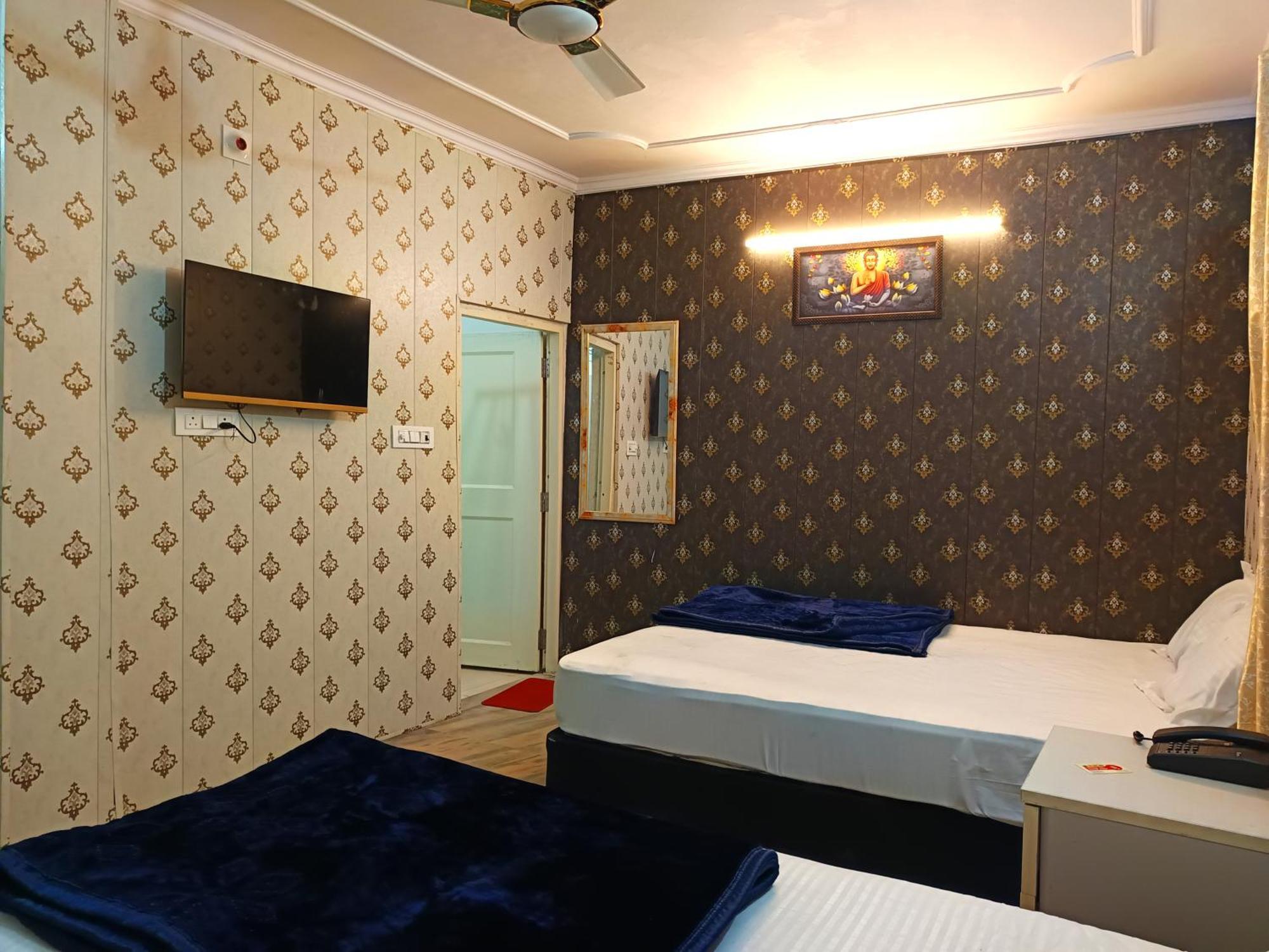 Hotel Haveli Heritage --1 Min Walk In Nizamuddin Railway Station