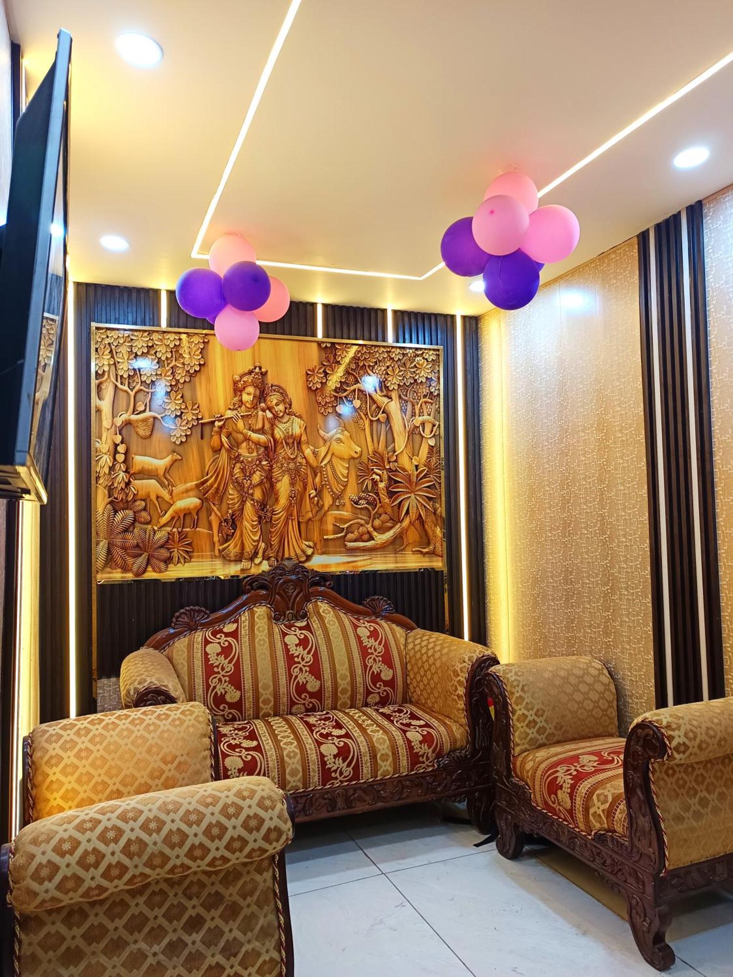 Hotel Haveli Heritage --1 Min Walk In Nizamuddin Railway Station 2*