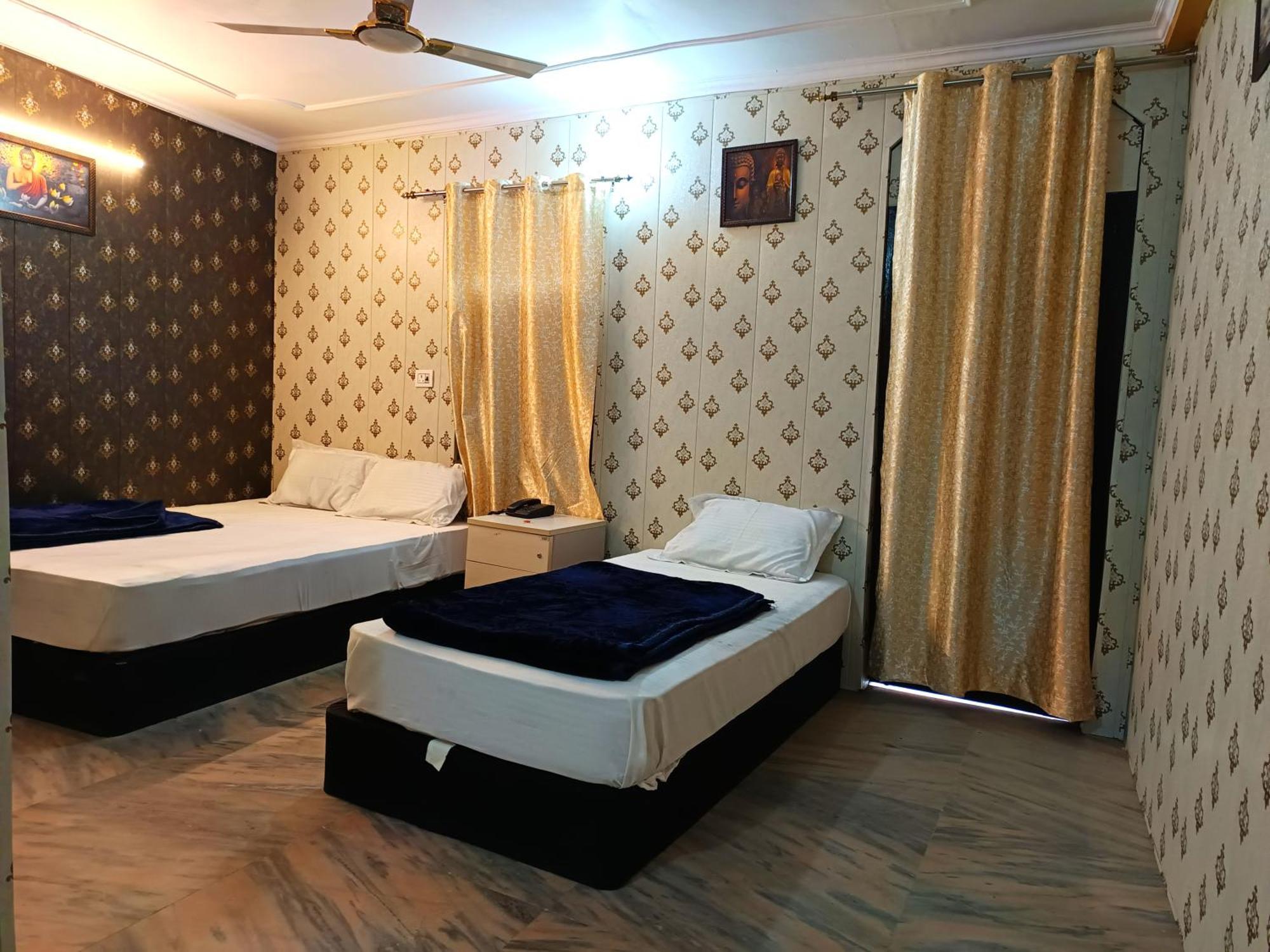 Haveli Heritage --1 Min Walk In Nizamuddin Railway Station